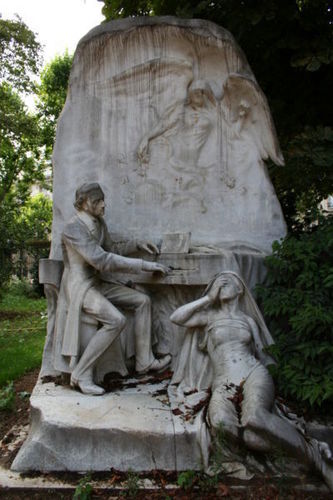  Monument to Chopin in Parc Monceau (Paris)