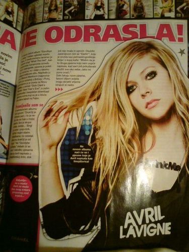  New Scans of Avril Lavigne In the Croatian OK Magazine!!