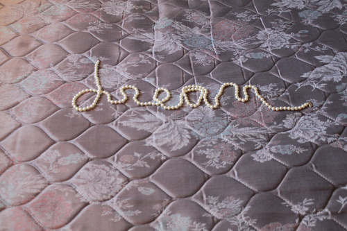  DREAM written in pearls
