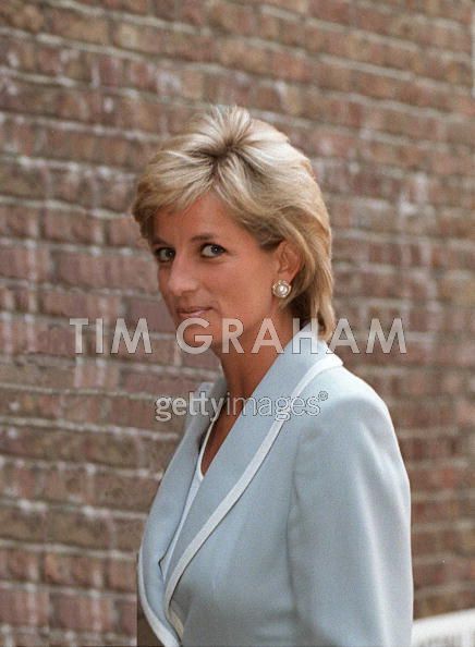 Diana On Day Of Divorce - Princess Diana Photo (19043824) - Fanpop