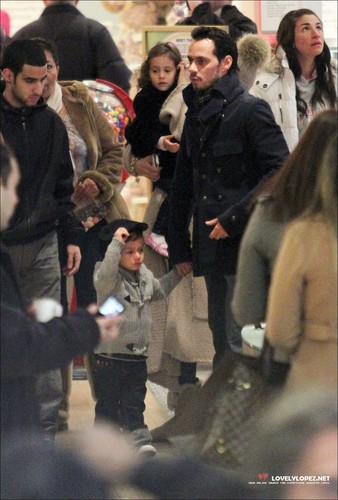  Jennifer Shopping at FAO Schwarz with Marc & the twins 2/4/11