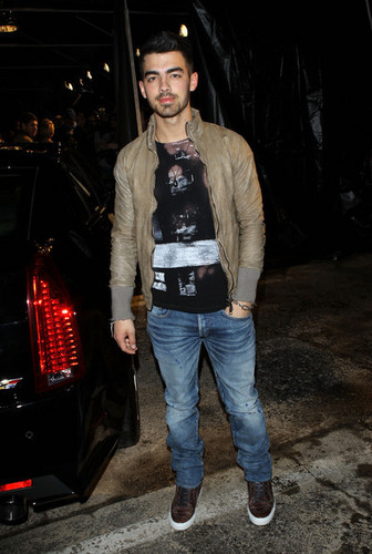  Joe Jonas 2011new Foto