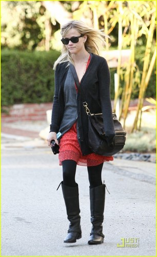  Reese out & about in Brentwood 2/2/11