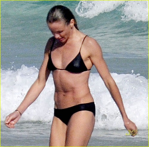  Cameron Diaz: Bikini Babe in Miami
