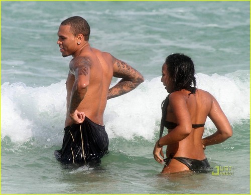  Chris Brown: Shirtless Miami пляж, пляжный Bum