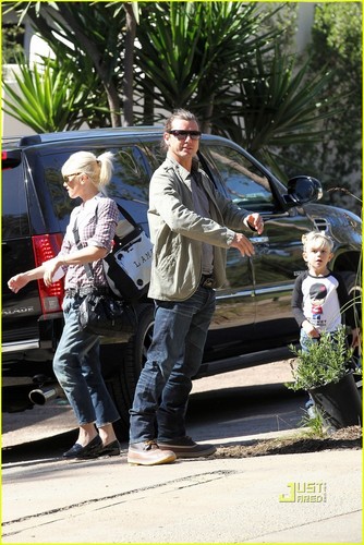 Gwen Stefani: Super Bowl Party with the Boys!