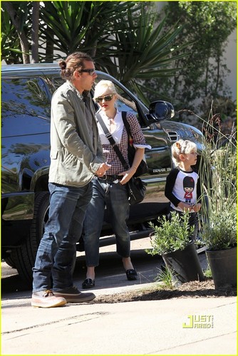 Gwen Stefani: Super Bowl Party with the Boys!