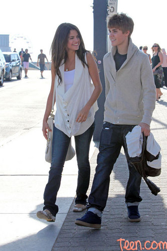  JB and Sel <3 <3