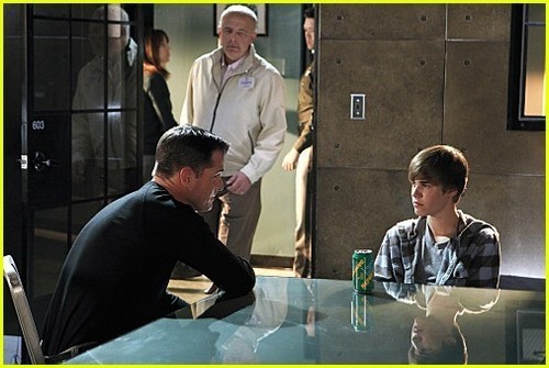  Justin on ‘CSI: Crime Scene Investigation’. xD