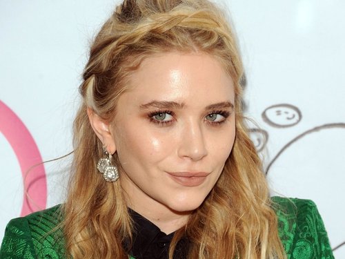  Mary-Kate Olsen karatasi la kupamba ukuta ღ