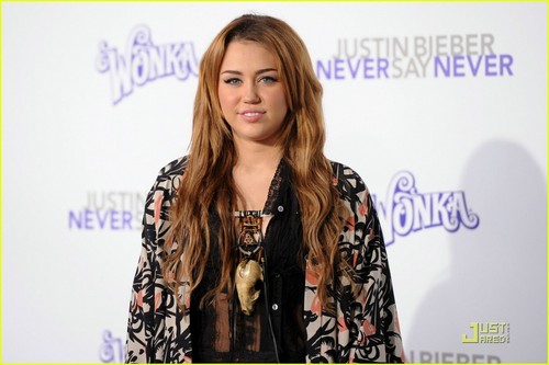  Miley @ Never Say Never LA Premiere