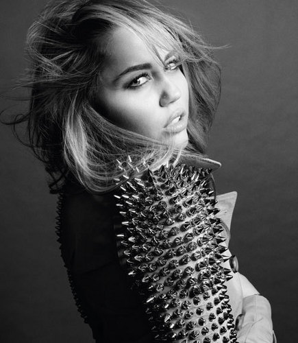  Miley-Photoshoots-2011-Marie Claire