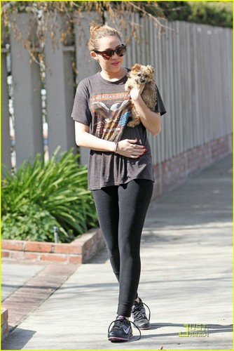  Miley with her new cún yêu, con chó con