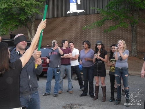  New/Old foto-foto of Nina and the TVD cast on set.