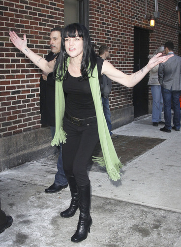  Pauley Perrette - Outside The late mostrar with David Letterman