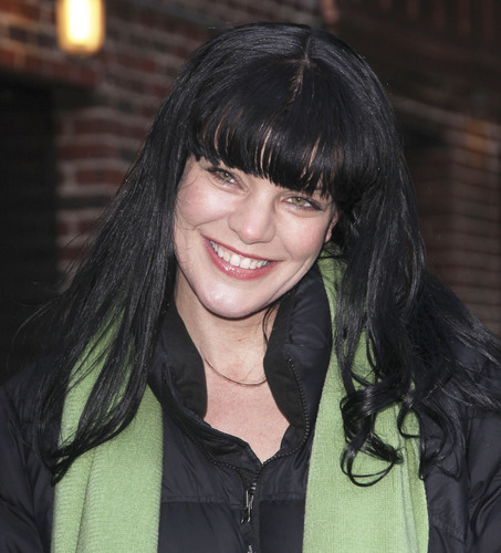 Pauley Perrette - Outside The late show with David Letterman