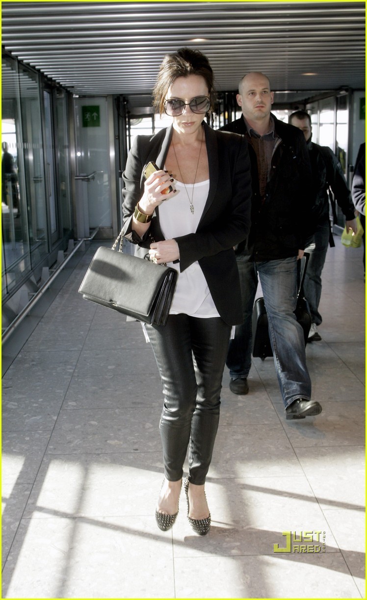 Victoria Beckham: Baby Bump at Heathrow Airport! - Victoria Beckham ...