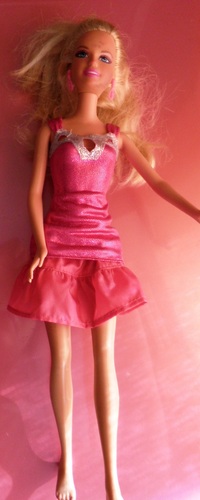  merah jambu Barbie