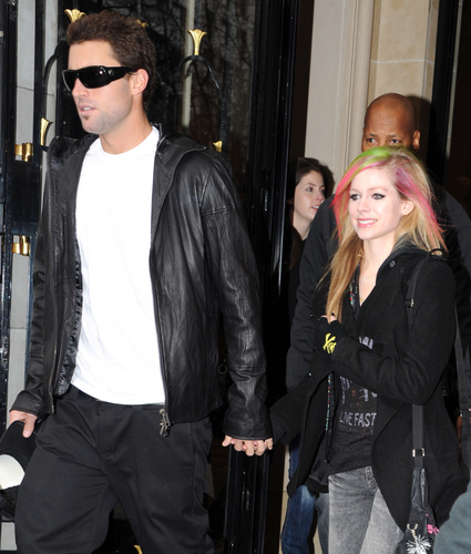  Avril and Brody leaving hotel at Paris