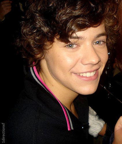  Flirty/Cheeky Harry (Ur Smile Lights Up The Whole Room & My Heart) 100% Real :) x