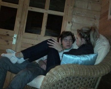  Flirty Harry With His Ex Girlfriend Felicity on 长椅, 沙发