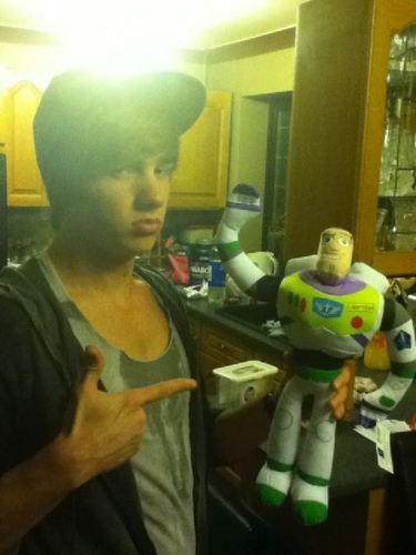  Goregous Liam Wiv Buzz (I Can't Help Falling In 爱情 Wiv Liam) 100% Real :) x