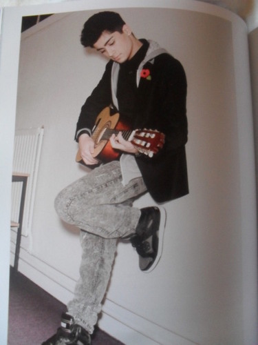  Sizzling Hot Zayn Playing гитара (Zayn U Own My сердце & Always Will Babe 100% Real :) x