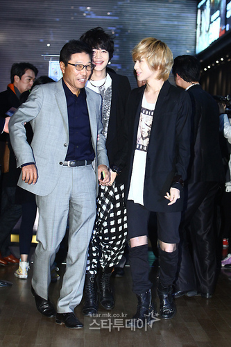  our SHINee（シャイニー） in some event :P