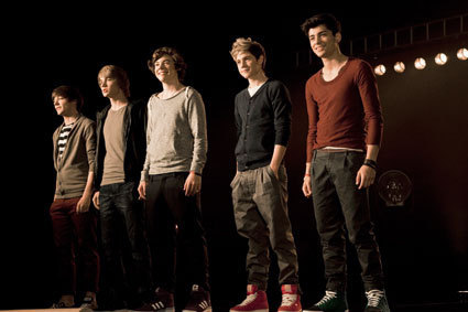  1D = Heartthrobs ( Single "4eva Young") I Can't Help Falling In 사랑 Wiv 1D 100% Real :)
