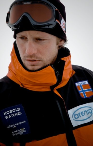  Alexander Skarsgård in Beyond the Pole
