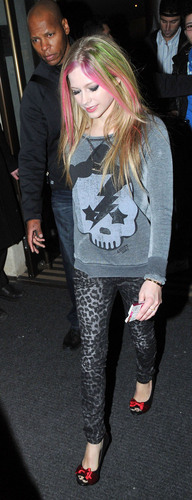  Avril and Brody leaving the Mayfair hotel in ロンドン Feb 16