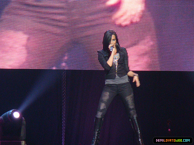  Demi Lovato 2010 South America Tour>05-23-10: Movistar Arena in Santiago,Chile