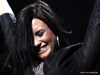  Demi Lovato 2010 South America tour>05-23-10:Movistar Arena in Santiago,Chile