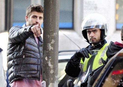  Gerard Piqué didn’t hesitate to ask for help from the police