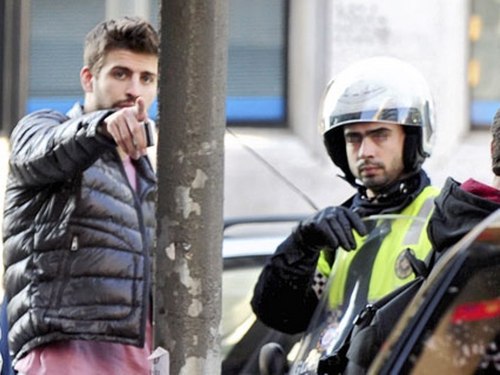  Gerard Piqué didn’t hesitate to ask for help from the police