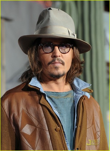  Johnny Depp: 'Rango' Premiere with Isla Fisher!