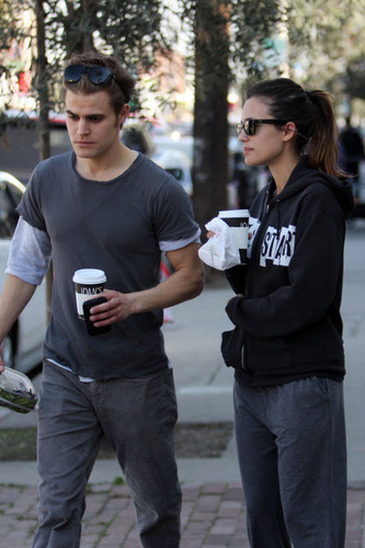  Paul Wesley & Torrey DeVitto - Valentine's Lunch ngày