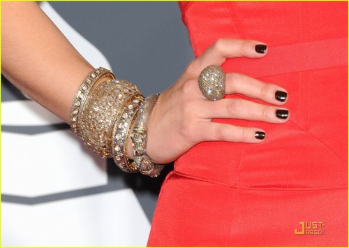  Sara Bareilles - Grammys 2011 Red Carpet