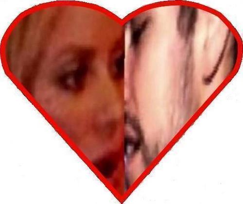 shakira and Piqué kisses on Valentine's corazón !