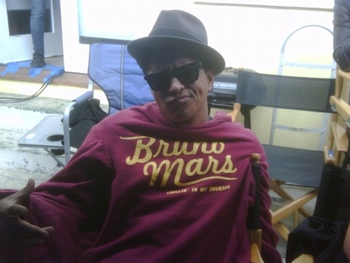  Bruno Mars snuggie