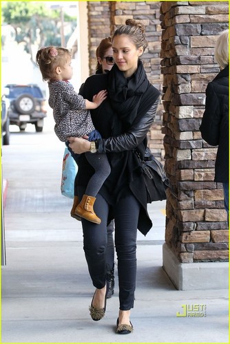 Jessica & Honor out in Culver City