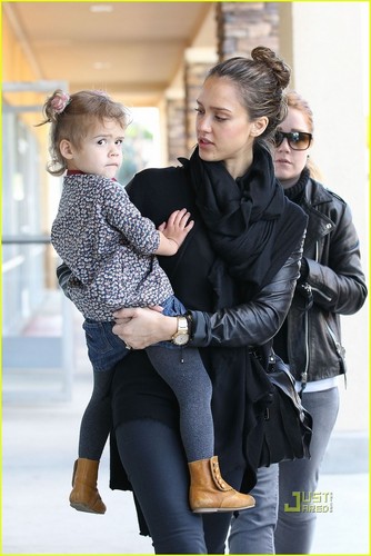  Jessica & Honor out in Culver City