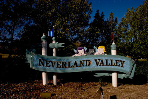 Neverland Road Sign
