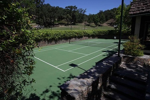 Neverland house tennis court 