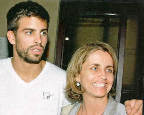  Piqué looks alike as his mother