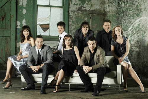 Season 1 cast Foto