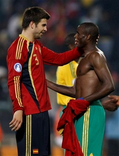  Spain's Pique exchange words with a Bafana