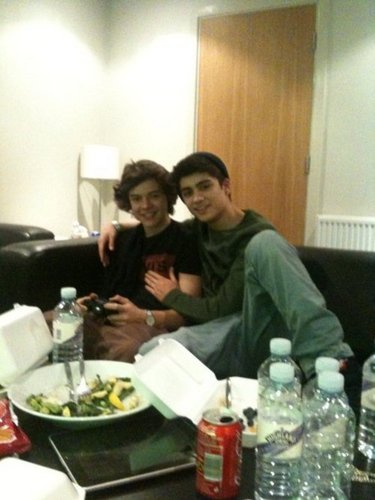  Zarry Bromance (Chilaxing) I Can't Help Falling In 사랑 Wiv Zarry 100% Real :) x