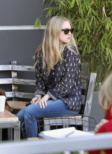  Amanda at Coffee Commissary in West Hollywood (February 21st 2011).