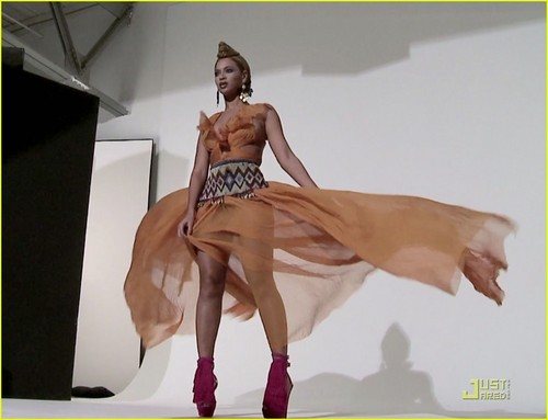  Beyonce: African-Inspired L'Officiel 照片 Shoot!